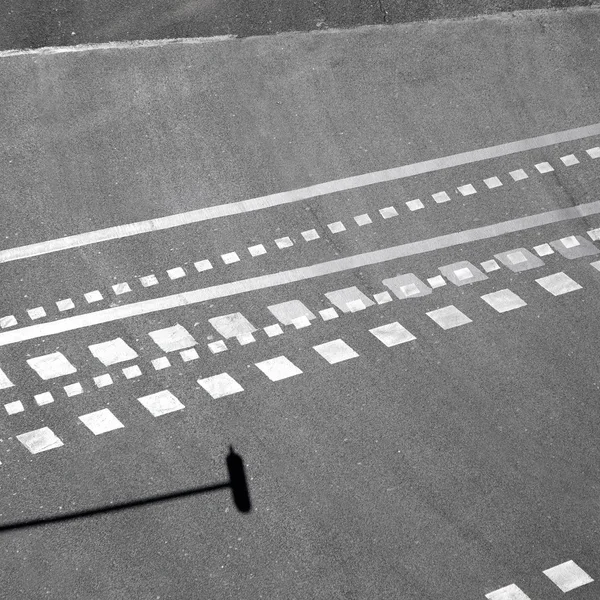 Líneas de asfalto de la ciudad y vista aérea de sombra — Foto de Stock