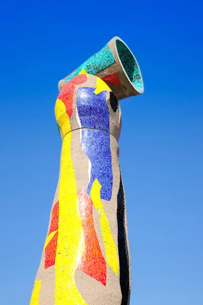 Скульптура Дона и Оцелль Джоан Миро в Барселоне — стоковое фото