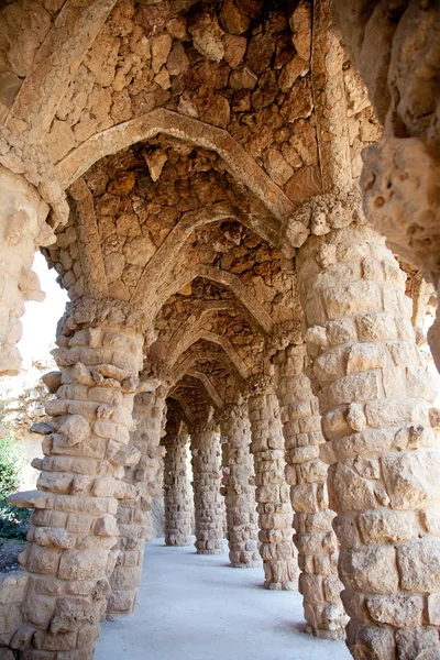 Barcelona Park Guell de colunas de pedra de Gaudi — Fotografia de Stock