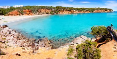 Turkuaz suya: Balear ile Ibiza Cala llenya