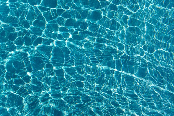 青緑色の水リップルを利用した熱帯ビーチ — ストック写真