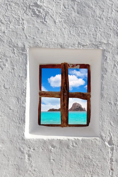 Ibiza es vedra Inselblick durch weißes Fenster — Stockfoto