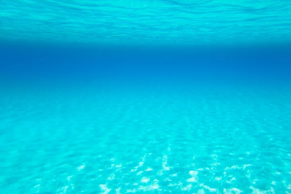 Blauw turquoise onderwater weergave van tropisch strand — Stockfoto