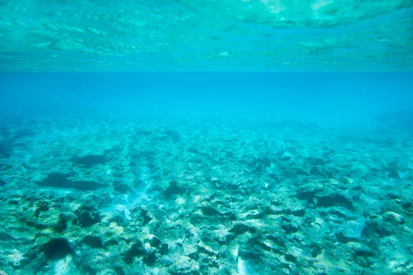 Ibiza formentera onderwater rotsen in de turquoise zee — Stockfoto
