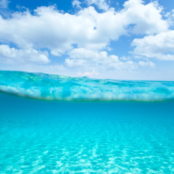 Belearic-szigeteki vízvonal ki a türkizkék tenger — Stock Fotó