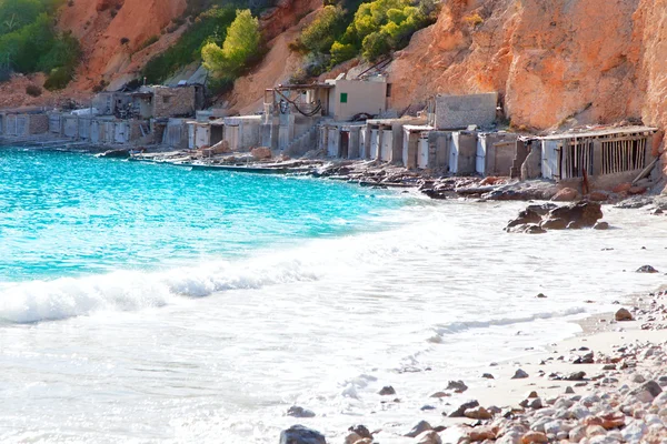 Кала d хорт Ibiza пляж з деревини човен швартові — стокове фото