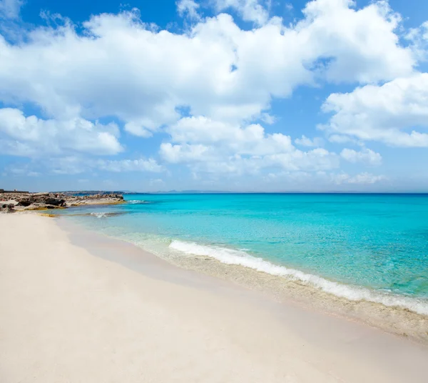 Belearic formentera escalo beyaz kum plaj — Stok fotoğraf
