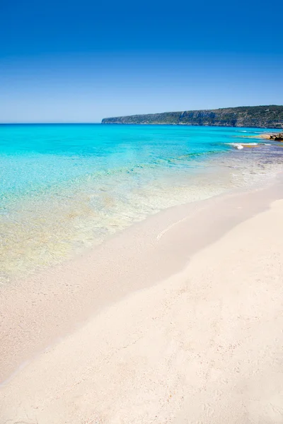 Belearic Formentera Escalo fehér homokos strand — Stock Fotó