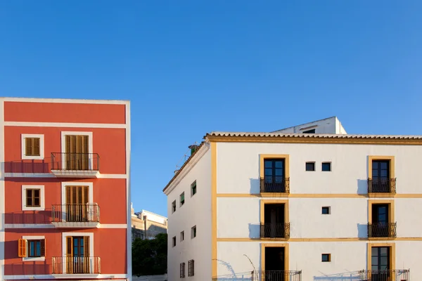 Ibiza szigetén homlokzatok Eivissa város — Stock Fotó