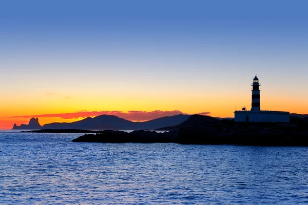 伊维萨岛日落 freus 灯塔和 es 韦德拉 — 图库照片