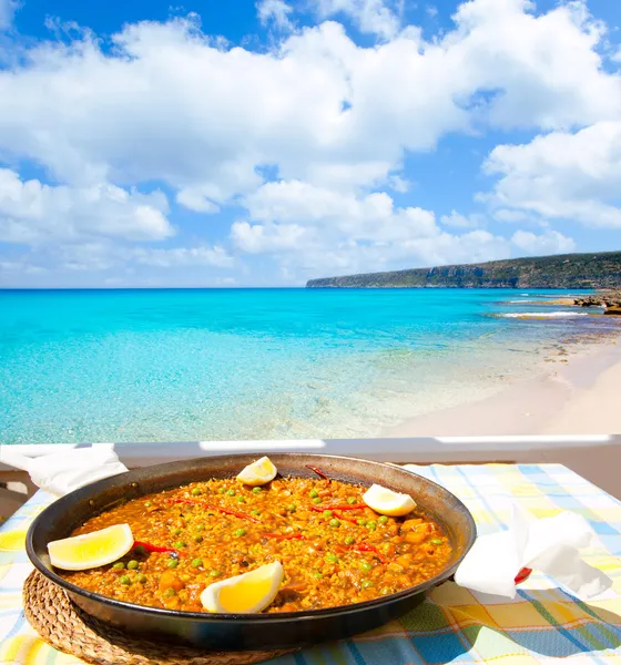Paella arroz mediterráneo alimentos en las islas baleáricas — Foto de Stock