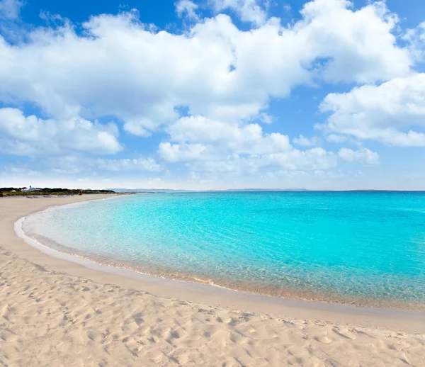 Playa de color turquesa en formentera — Foto de Stock