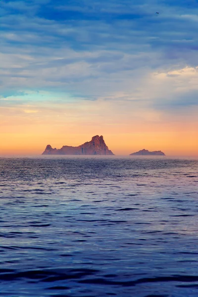 Ibiza günbatımında Balear Adaları deniz manzarası