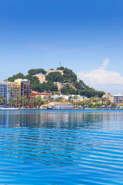 Alicante denia vy från blå lugnt hav — Stockfoto
