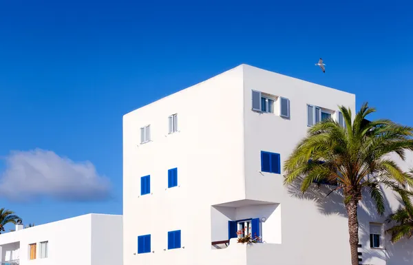Белые дома острова Балеарские Форментеры — стоковое фото