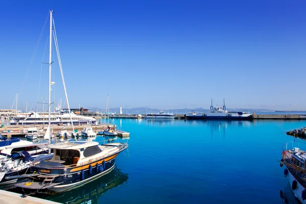 Formentera ön hamn med båtar i la savina — Stockfoto