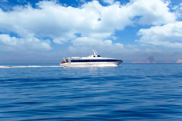 Ferry cruising Ibiza to Formentera with Es Vedra — Stock Photo, Image