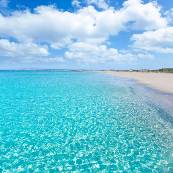 Formentera llevant tanga tyrkysové pláže — Stockfoto