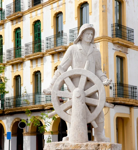 Eivissa 伊维萨岛镇雕像献给所有水手 — 图库照片