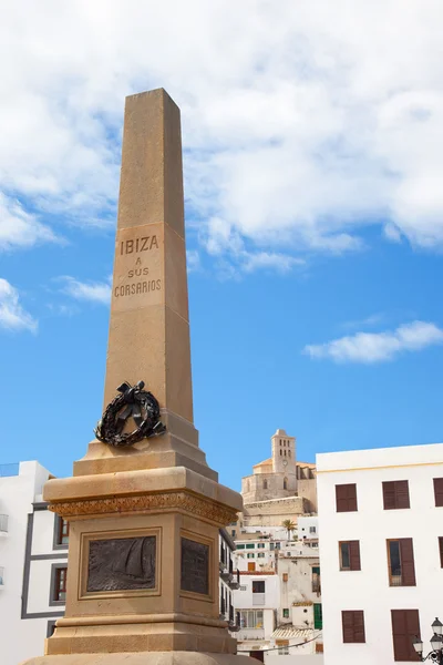 Eivissa 伊维萨岛镇海盗船纪念碑 — 图库照片