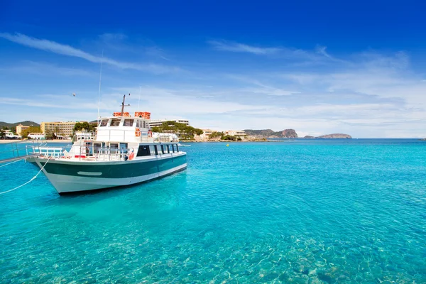 Ibiza patja des canar beach med turkost vatten — Stockfoto