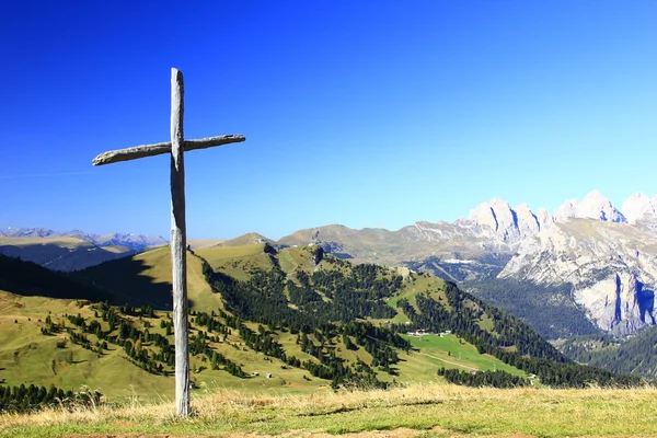 Wooden cross, Sella Pass (2240m), Italy — Stock Photo, Image