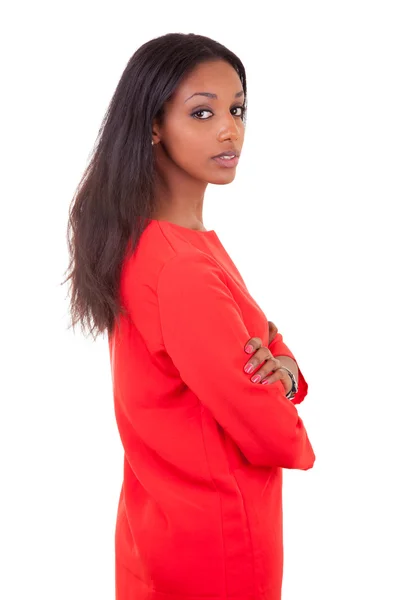 Красивая молодая черная женщина со сложенными руками — стоковое фото