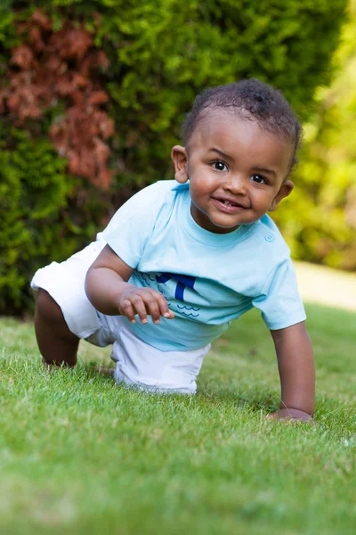Little african american baby boy playing in the grass — Stock Photo, Image