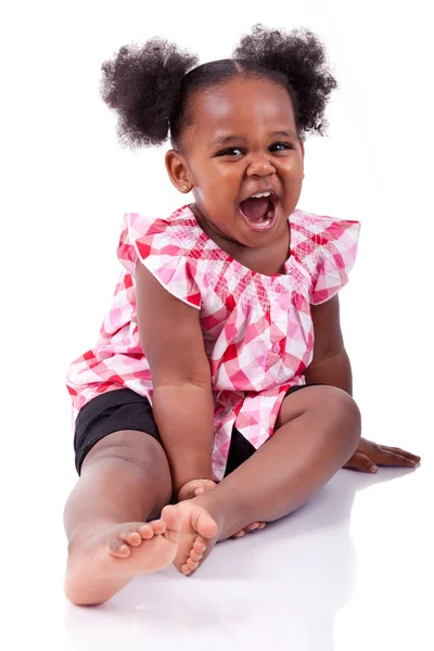 Linda niña afroamericana riéndose —  Fotos de Stock