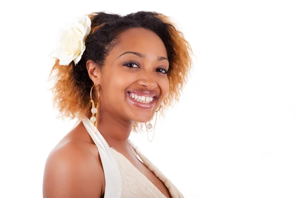 Närbild porträtt av en vacker afroamerikanska kvinna — Stockfoto