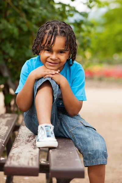 Portrét roztomilý afrických amerických malého chlapce — Stock fotografie