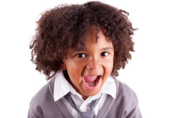 Porträtt av en söt afrikanska liten pojke skriker — Stockfoto