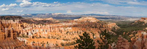 Vista paronámica del parque nacional del cañón de Bryce en Utah — Foto de Stock