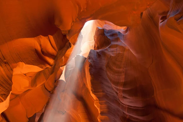 Haz de luz en Antelope Canyon en Arizona — Foto de Stock