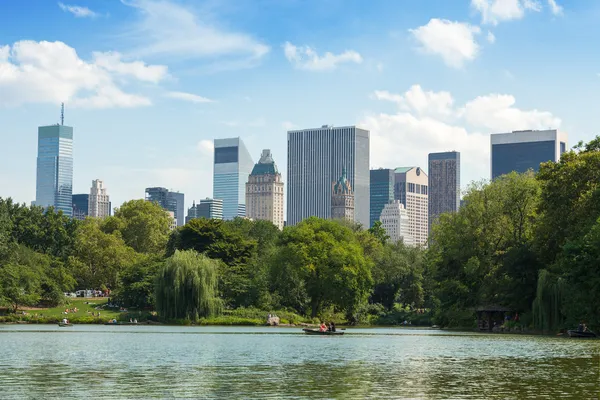 Central park sjön i manhattan, new york — Stockfoto