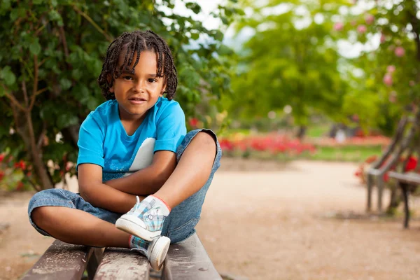 一个可爱的非洲裔美国小男孩的肖像 — 图库照片