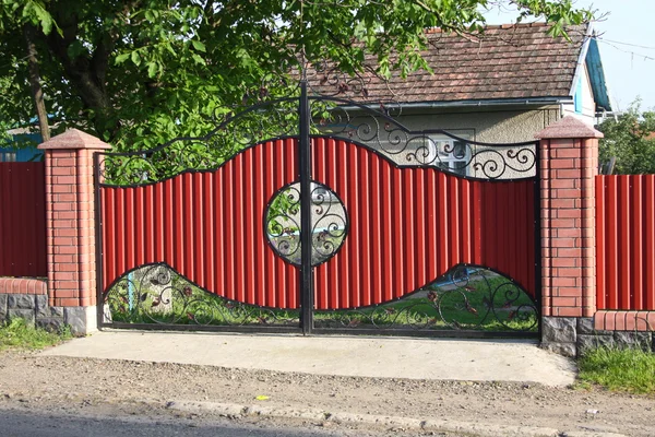 Puerta de entrada en una casa de campo privada — Foto de Stock
