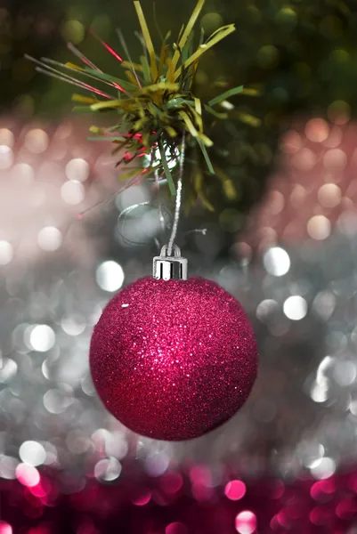 Weihnachtsdekoration vor weihnachtlichem Hintergrund — Stockfoto