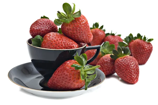 Gesunde Bio-Erdbeeren gegen blauen Himmel — Stockfoto