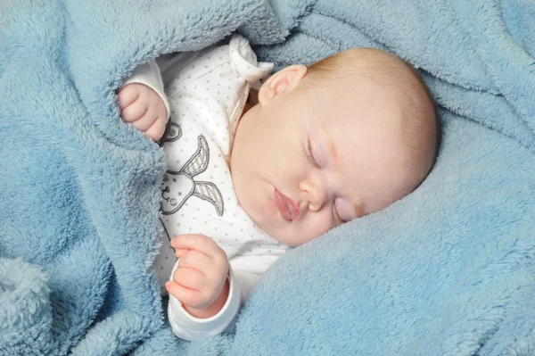 Pequeño bebé durmiendo —  Fotos de Stock