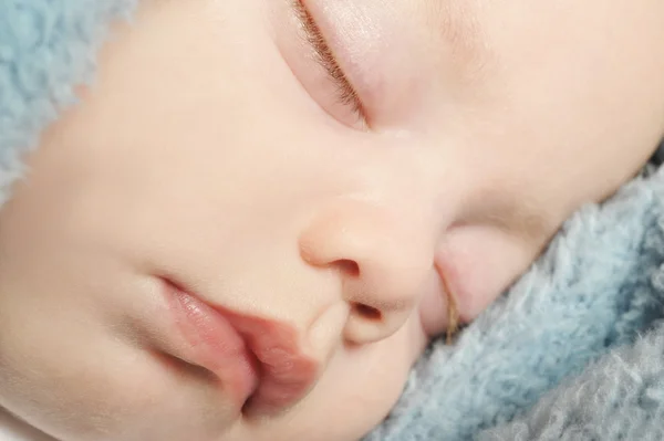 Piccolo bambino che dorme — Foto Stock