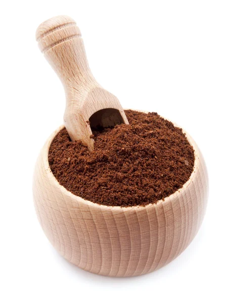Egy fából készült tál kanál őrölt kávé — Stock Fotó