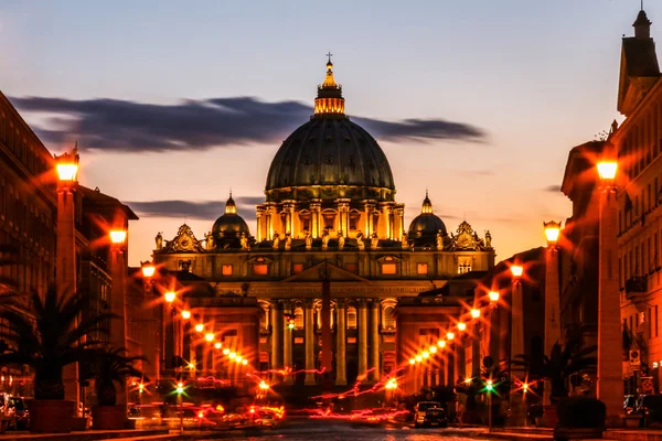 Sankt Peterskyrkan i Vatikanstaten. — Stockfoto