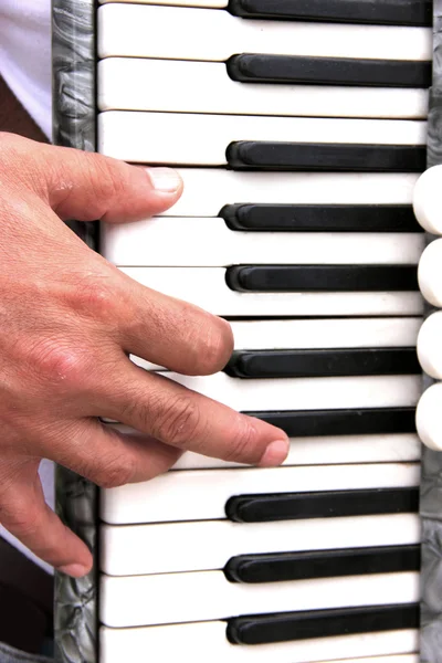 Die Hand des Musikers. — Stockfoto
