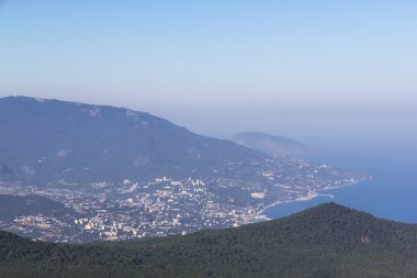 panoramik manzaralı kıyı kenti