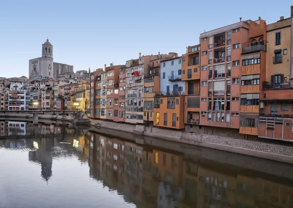 Girona ligt in de ochtend — Stockfoto