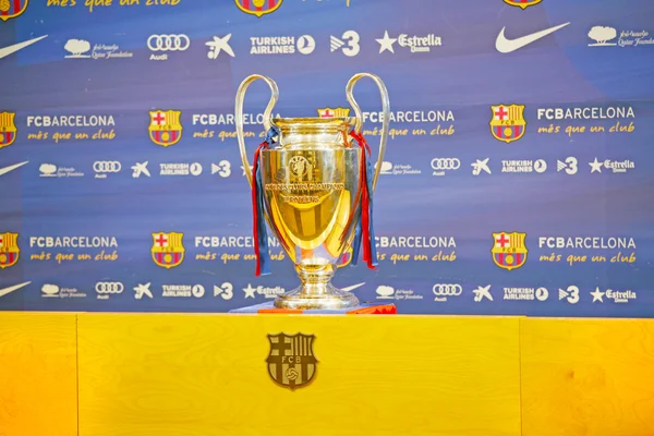 BARCELONA - 26 de abril: UEFA Champions League Trophy Tour 2012 em — Fotografia de Stock
