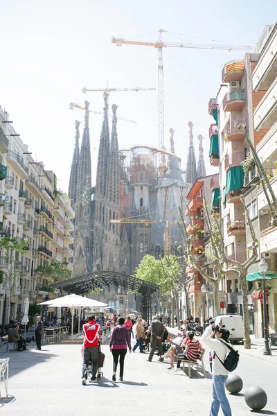 BARCELONA - 21 ABRIL: La Sagrada Familia - la impresionante catedral — Foto de Stock