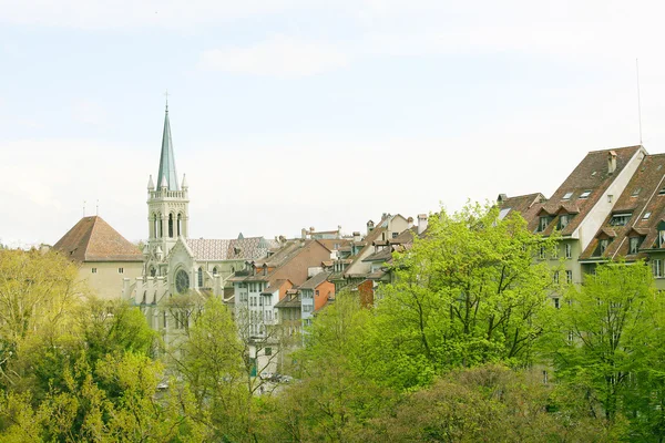 Berne, Switzerland. Beautiful old town. Prominent cathedral towe — Stock Photo, Image
