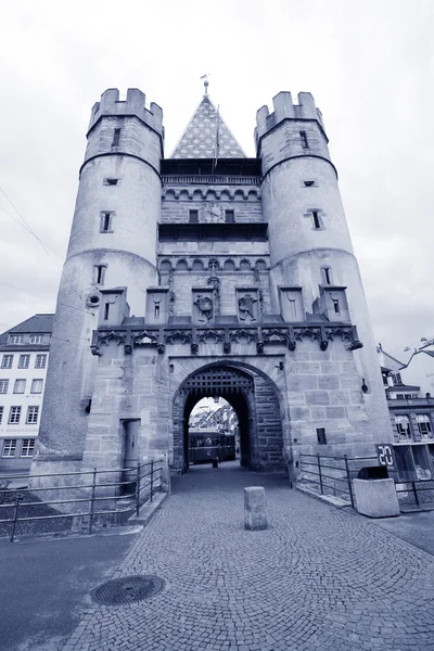 Castello di Spalentor nelle strade principali di Basilea, Svizzera — Foto Stock